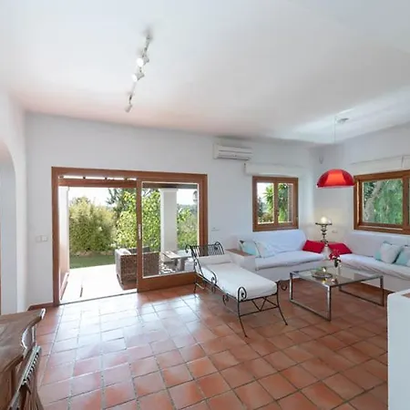 Alma Villa *